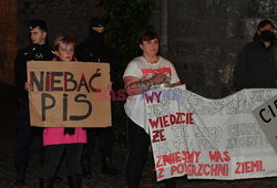 Protesty przed Wawelem podczas wizyty Jarosława Kaczyńskiego