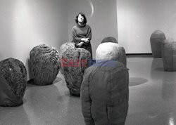 Magdalena Abakanowicz i jej rzeźby