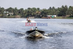 Porzucone szympansy z Liberii - AFP