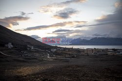 Była radziecka wieś w norweskiej prowincji Svalbard na Arktyce - AFP