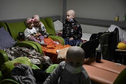 Wojna w Ukrainie: Schron w szpitalu dziecięcym w Kijowie