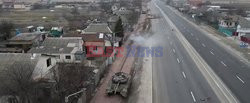 Wojna w Ukrainie - atak na rosyjską kolumnę czołgów w pobliżu Kijowa