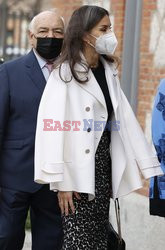 Królowa Letizia w białym płaszczu