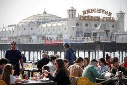 Stoiska z rybą i frytkami w Brighton