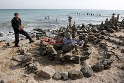 Kamienne instalacje na plaży w Odessie