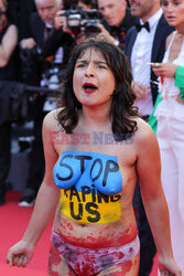 Cannes 2022 - protest przeciwko przemocy seksualnej w Ukrainie