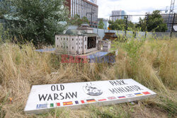 Zdewastowany Park Miniatur w Warszawie