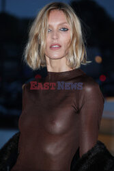 Anja Rubik na tygodniu mody w Paryżu