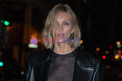 Anja Rubik na tygodniu mody w Paryżu