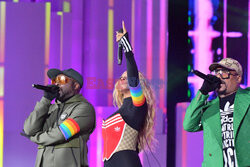 Tęczowe opaski zespołu Black Eyed Peas