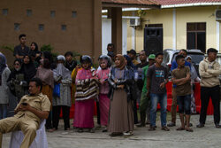 Kobieta otrzymuje chłostę za naruszenie prawa szariatu w Indonezji
