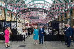 Król Karol i królowa Kamila z wizytą w Covent Garden