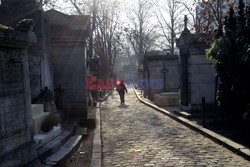 Cmentarz Pere Lachaise w Paryżu - Eyevine