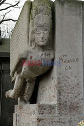 Cmentarz Pere Lachaise w Paryżu - Eyevine