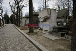 Cmentarz Pere Lachaise w Paryżu - Eyevine