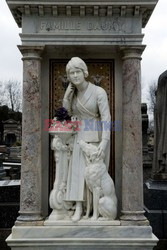 Cmentarz Pere Lachaise w Paryżu - Eyevine