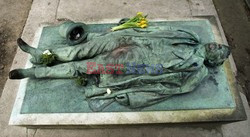 Cmentarz Pere Lachaise w Paryżu - Eyevine