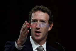 Mark Zuckerberg zeznaje przed senacką komisją