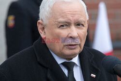 Jarosław Kaczyński na odsłonięciu tablicy Lecha Kaczyńskiego w IPN w Gdańsku