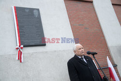 Jarosław Kaczyński na odsłonięciu tablicy Lecha Kaczyńskiego w IPN w Gdańsku