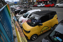 Chińczycy ozdabiają swoje elektryczne samochodziki