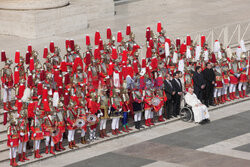 Papież Franciszek stracił piuskę