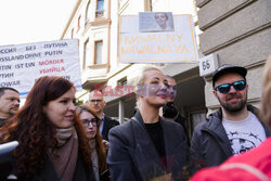 Julia Nawalna protestuje pod ambasadą Rosji w Berlinie