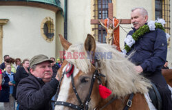 Wielkanocna procesja konna