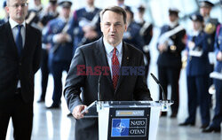Radosław Sikorski na posiedzeniu NATO w Brukseli