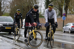 Przygotowania do wyścigu Paris Roubaix