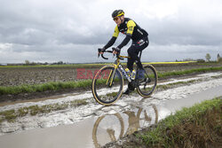 Przygotowania do wyścigu Paris Roubaix