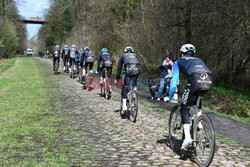 Przygotowania do wyścigu Paris Roubaix