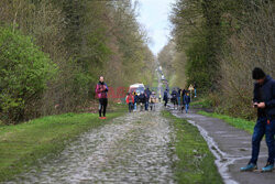 Przygotowania do wyścigu Paris Roubaix