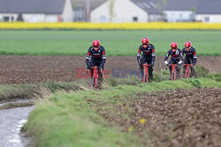 Przygotowania do wyścigu Paris Roubaix