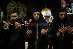 Palestyńczycy obchodzą koniec Ramadanu w meczecie Al-Aksa