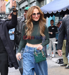 Jennifer Lopez w zielonym golfie