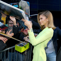 Zendaya przed studiem Good Morning America