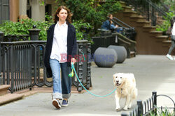 Sofia Coppola spaceruje z psem