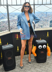 Chrissy Teigen na na Empire State Building