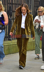 Natalie Portman w askamitnym garniturze