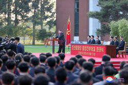 Kim Dzong Un otwiera Centralną Szkołę Szkolenia Kadr