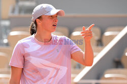 Iga Świątek trenuje na kortach Roland Garros