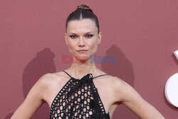 Caroline Derpienski i Kasia Struss na gali amfAR w Cannes