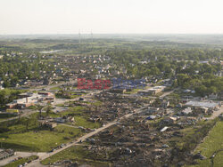 Zniszczenia po przejściu tornada w Iowa