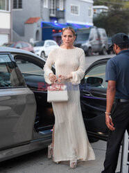 Elegancka Jennifer Lopez wysiada z auta