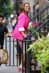 Brooke Shields przed apartamentem