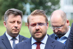 Europosłowie PiS przed siedzibą Rady Europy