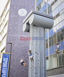 Kolumna do wspinaczki na Oxford street