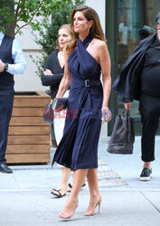 Cindy Crawford przed hotelem w Soho