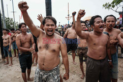 Tradycyjna gra Panjat Pinang w Indonezji